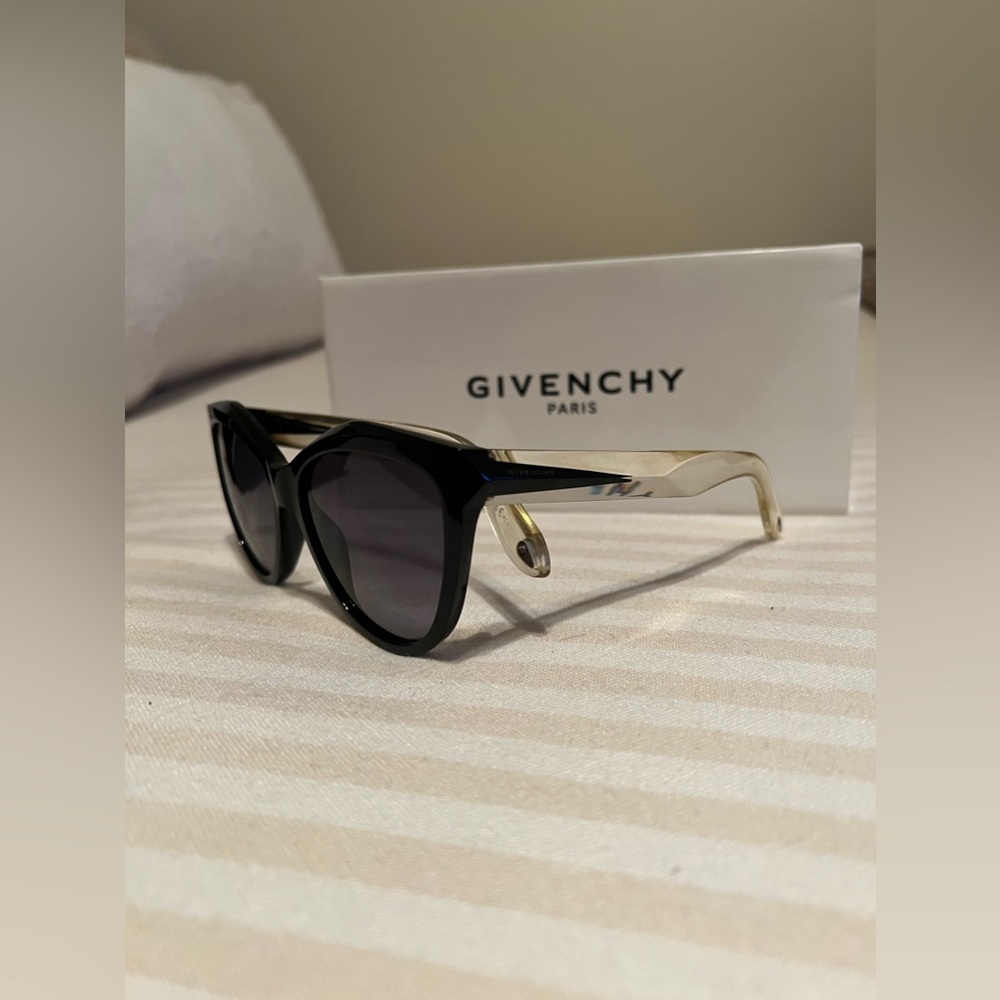 NEW IN BOX | Women’s Givenchy 55MM Oversized Round Tortoiseshell Sunglasses - Picture 5 of 9